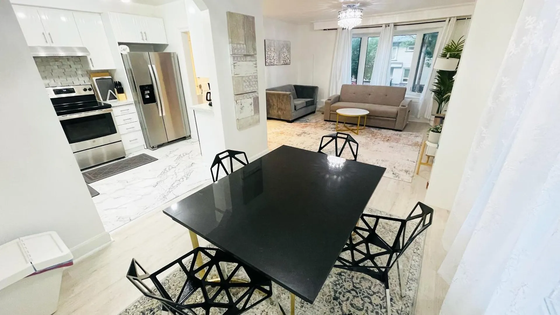 Amazing Home Near Toronto Airport With 2 Parking 0*,  Canada