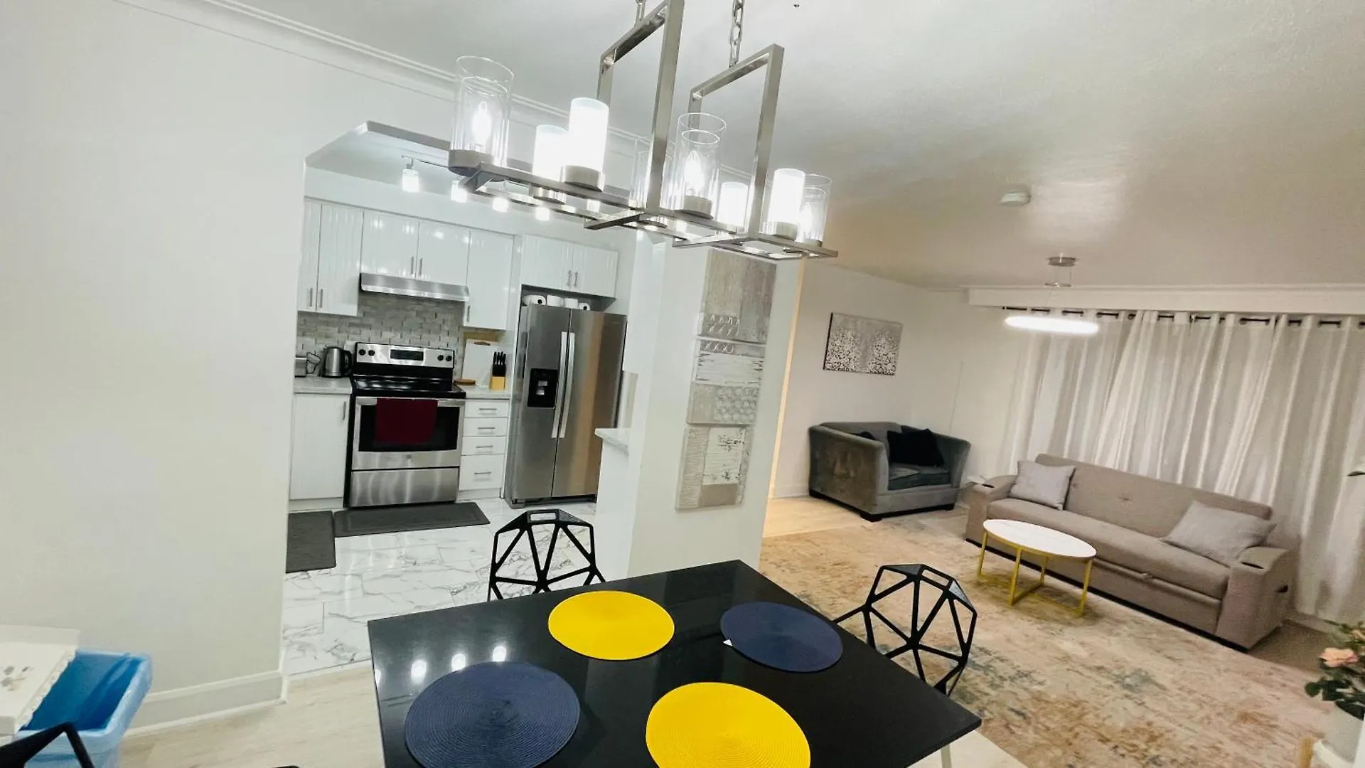 Appartement Amazing Home Near Toronto Airport With 2 Parking