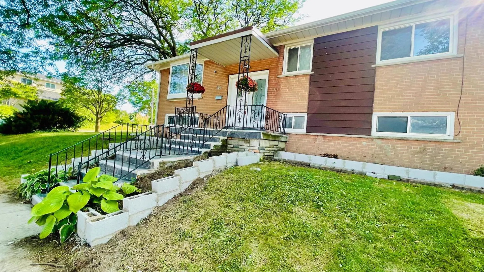Amazing Home Near Toronto Airport With 2 Parking 0*,