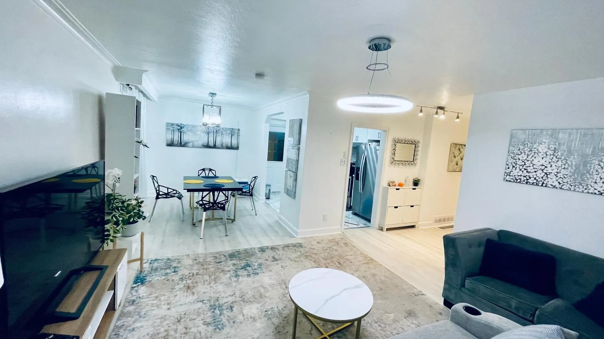 Amazing Home Near Toronto Airport With 2 Parking